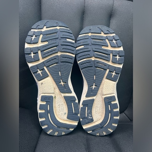 Brooks | Adrenaline GTS 22 Supportive Running Sneaker Shoes Womens 10 EU 42 - Picture 15 of 16